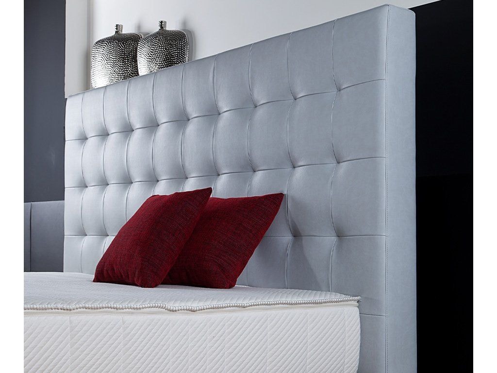 Luxusní čalouněná postel ART