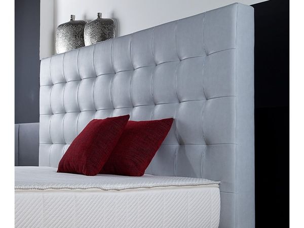 Luxusní čalouněná postel ART