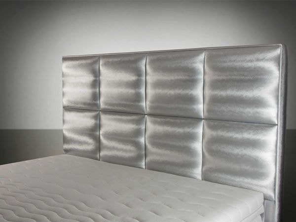 Luxusní čalouněná postel PROXY