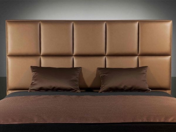 Luxusní čalouněná postel PROXY