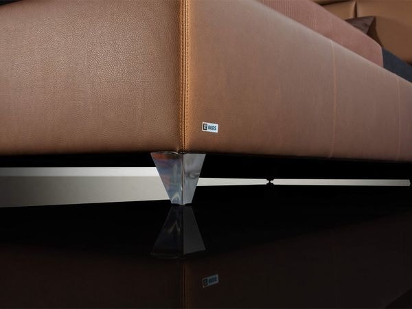 Luxusní čalouněná postel PROXY