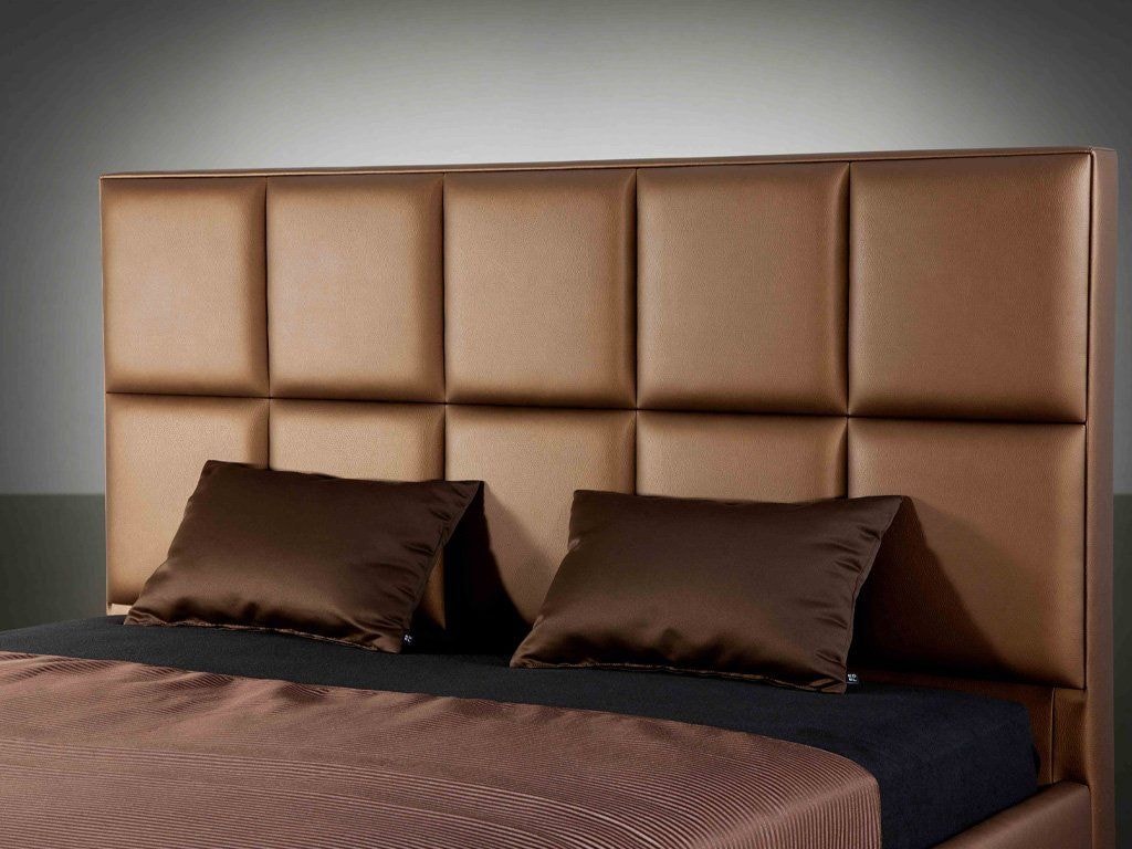 Luxusní čalouněná postel PROXY