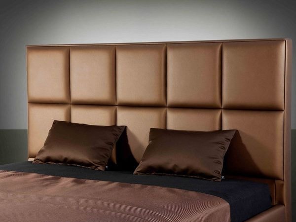 Luxusní čalouněná postel PROXY