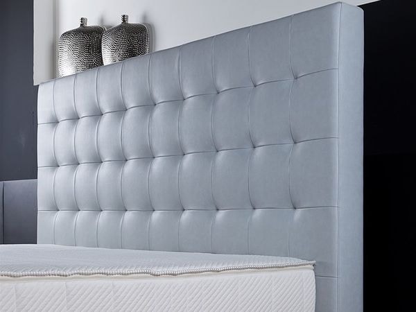 Luxusní čalouněná postel ART