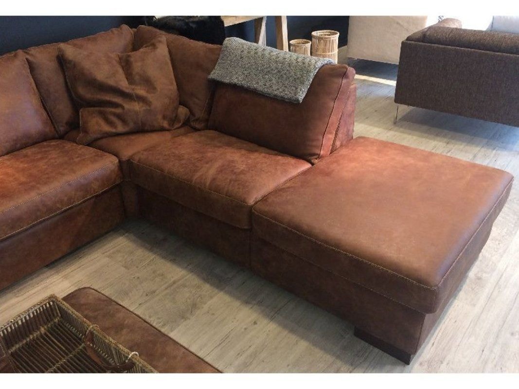 5 tipů, jak vymalovat obývák s hnědou sedačkou