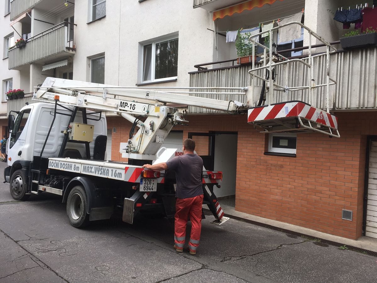 Stěhování sedací soupravy